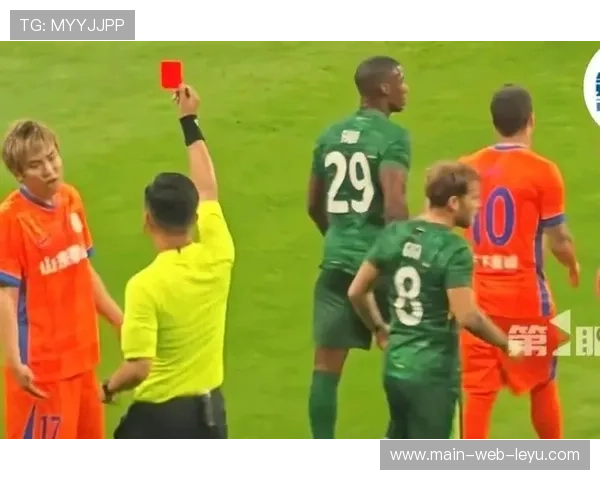 球迷热议VAR争议判罚，多库造点再度引发讨论