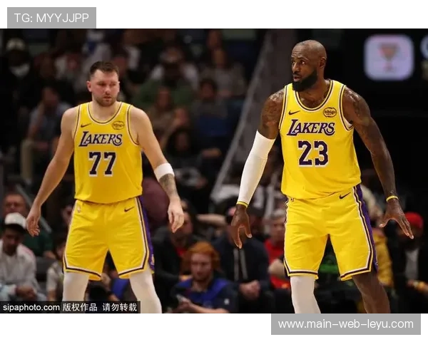 湖人禁区统治力再现，艾顿10中全中追平张伯伦队史纪录