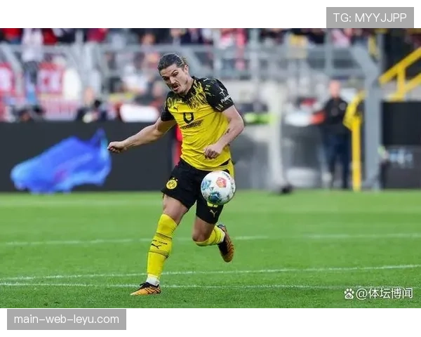 德甲第26轮：多特蒙德4-0大胜达姆施塔特，马伦上演帽子戏法